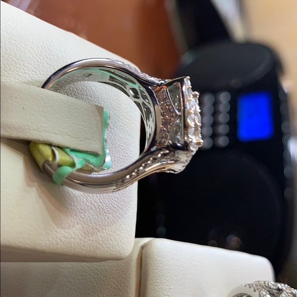 Ladies 10k yellow gold 2ctw genuine diamond ring - Picture 2 of 3